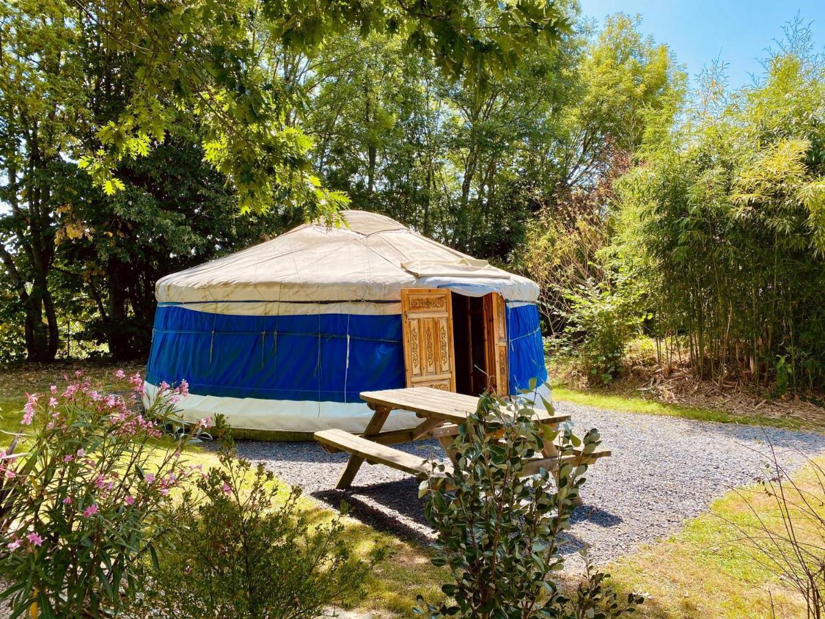 Les Yourtes Du Bearn - Domaine Des Deux Clos Bed and Breakfast Pontiacq-Viellepinte Εξωτερικό φωτογραφία