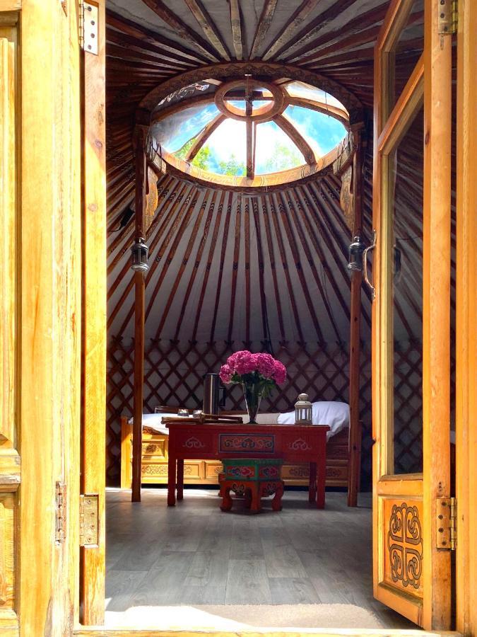 Les Yourtes Du Bearn - Domaine Des Deux Clos Bed and Breakfast Pontiacq-Viellepinte Εξωτερικό φωτογραφία