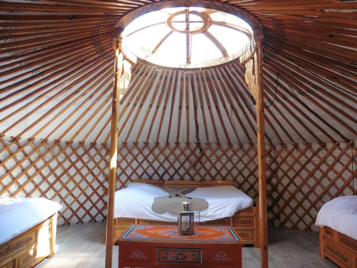 Les Yourtes Du Bearn - Domaine Des Deux Clos Bed and Breakfast Pontiacq-Viellepinte Εξωτερικό φωτογραφία